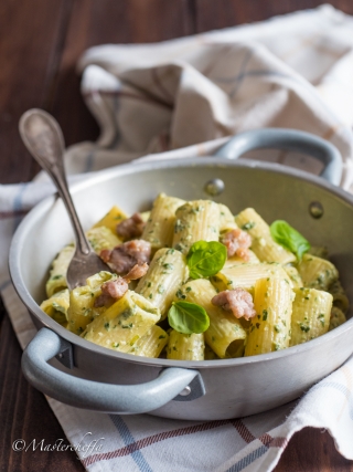 Pasta salsiccia e crema al basilico pasta food photography