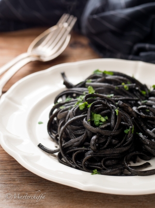 pasta al nero di seppia sicilia bedda food photography